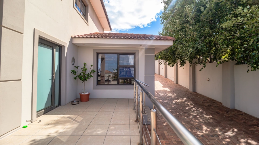 3 Bedroom Property for Sale in Olive Grove Western Cape